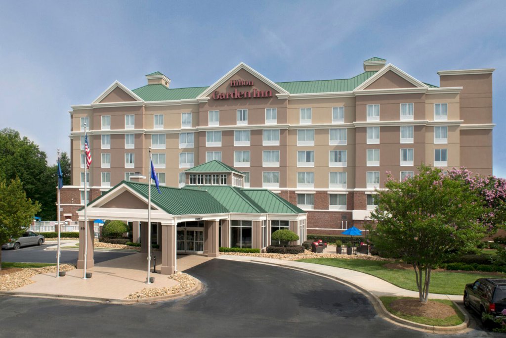 Stay Rock Hill’s Hilton Garden Inn is just one of the hotels offering pet-friendly accommodations in the OED.